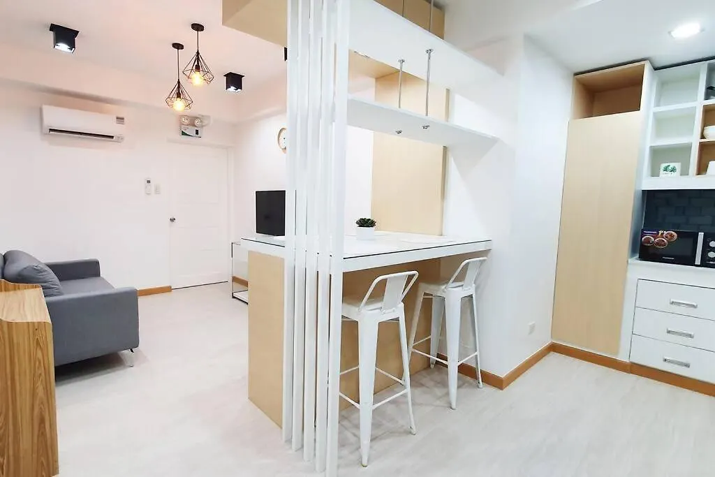 Travelers Inn - Cozy Capsule Bunks, Makati Manila