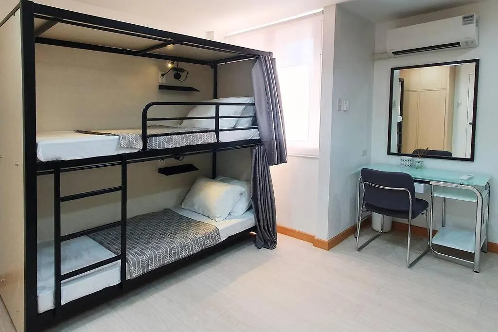 Travelers Inn - Cozy Capsule Bunks, Makati Manila Apartment